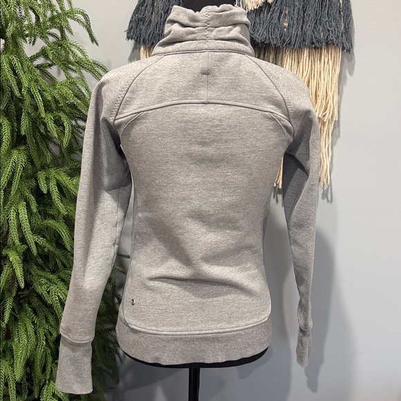 Lululemon Gray Activewear Zip Up Sweatshirt size 4 - Picture 5 of 10